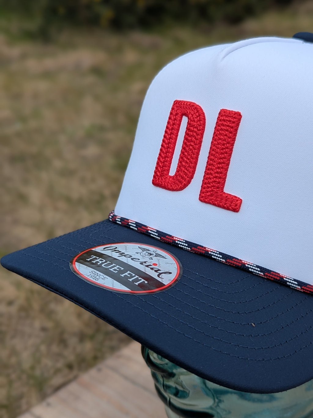 Performance Rope Tour Cap in White & Navy