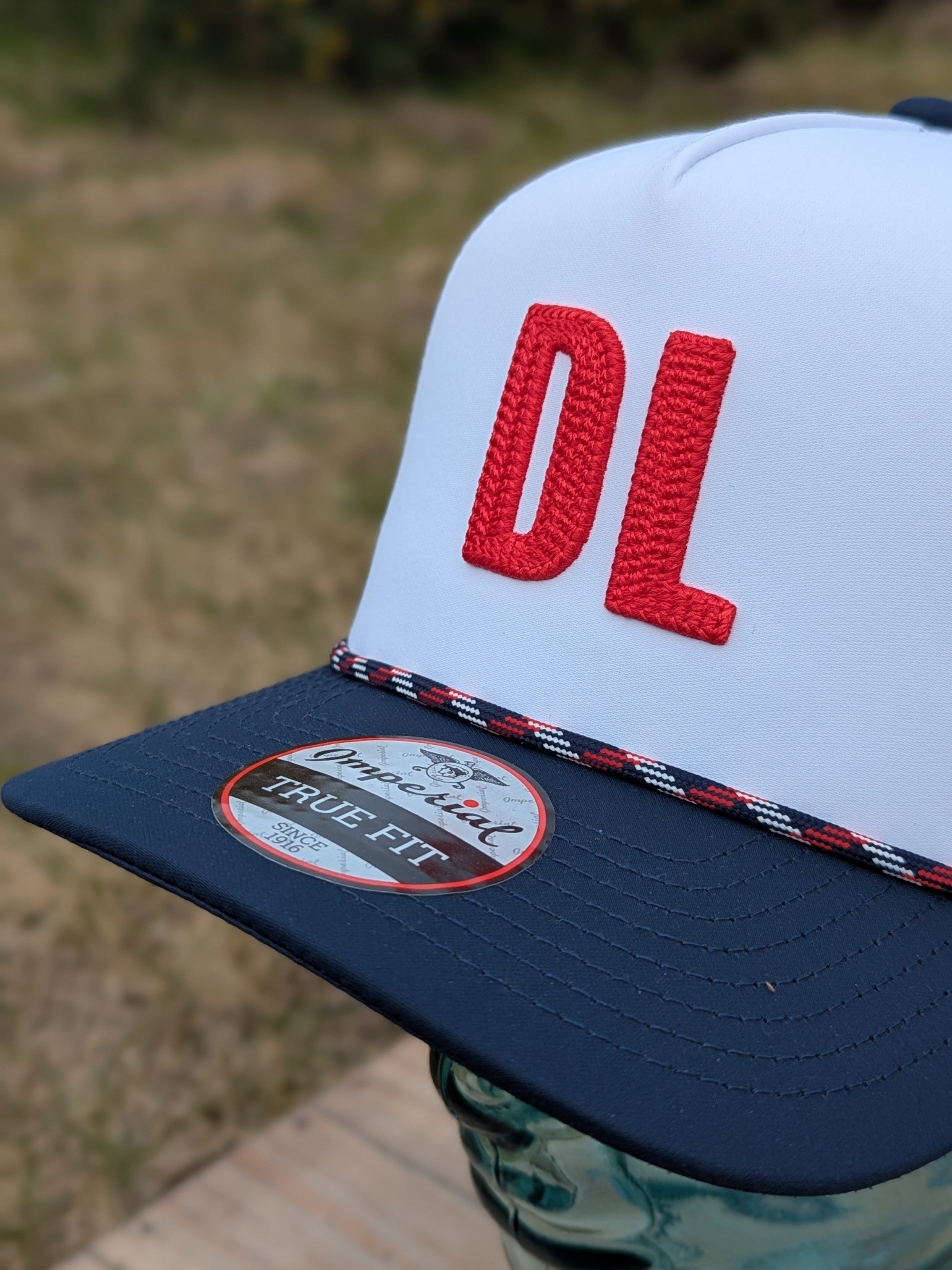 Performance Rope Tour Cap in White & Navy